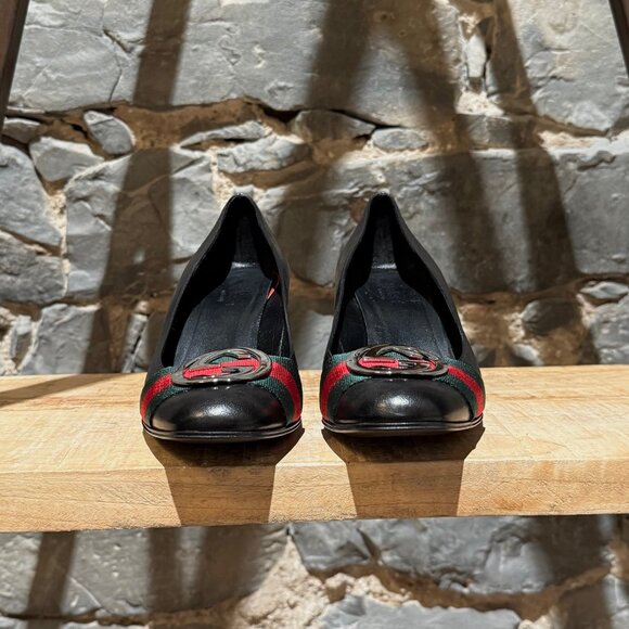 Gucci Black Leather Web Stripe Interlocking GG Pumps - Picture 2 of 13
